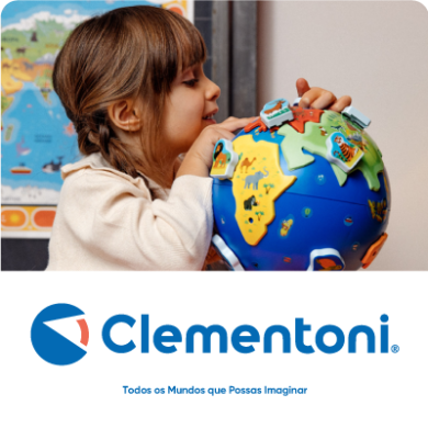 Criança a brincar com um globo da marca Clementoni - aprendizado divertido sobre geografia, disponível na Americana